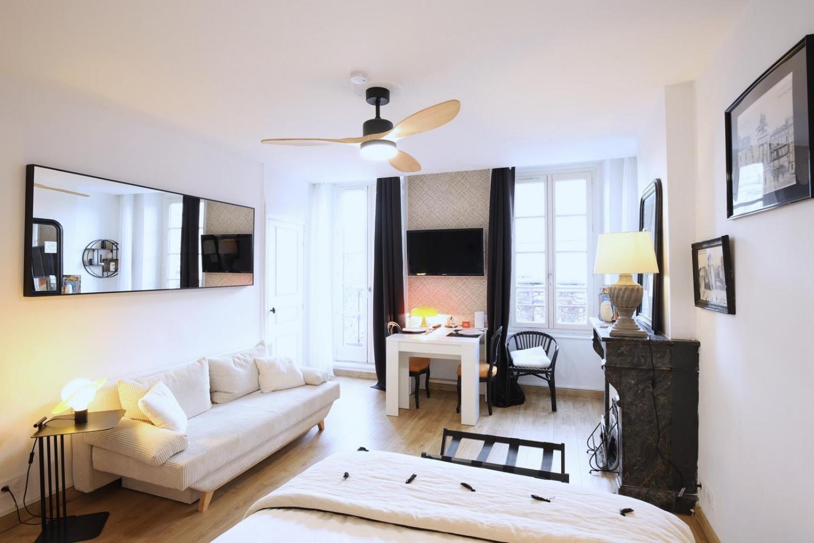 Hyper Centre Avec Balcon *